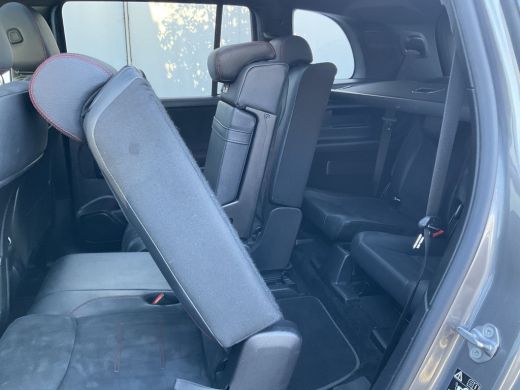 Mercedes-Benz GLB 7-Pers 200 Business Solution AMG 7p. Pano Memoryseats Trekhaak 7-Persoons ActivLease financial lease