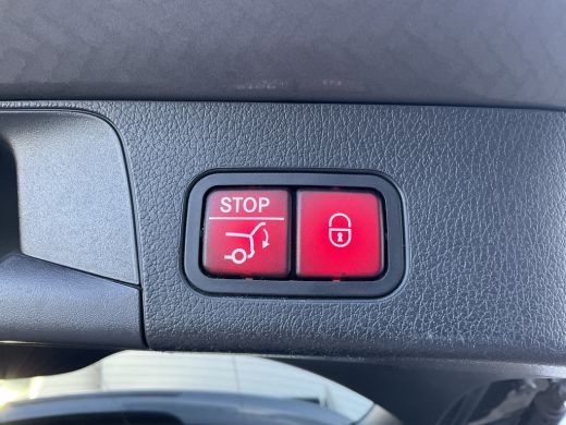 Mercedes-Benz GLB 7-Pers 200 Business Solution AMG 7p. Pano Memoryseats Trekhaak 7-Persoons ActivLease financial lease