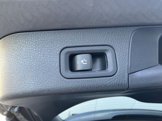 Mercedes-Benz GLB 7-Pers 200 Business Solution AMG 7p. Pano Memoryseats Trekhaak 7-Persoons ActivLease financial lease