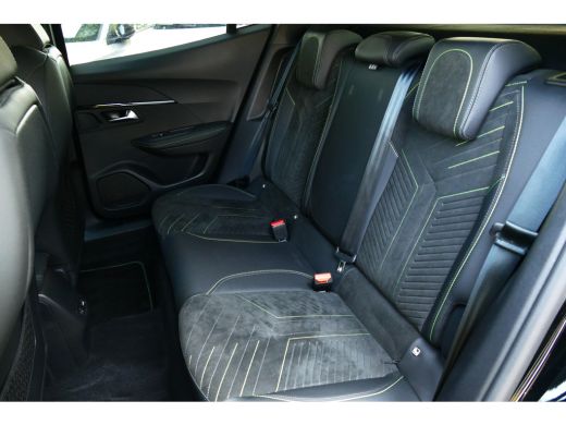 Peugeot e-2008 EV 156PK 54KWH GT AUTOMAAT / NAVI / ALCANTARA / CLIMA / PDC / 18"LMV / CAMERA / WARMTEPOMP / FULL... ActivLease financial lease