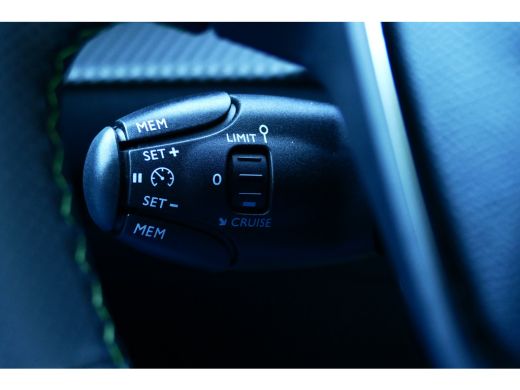 Peugeot e-2008 EV 156PK 54KWH GT AUTOMAAT / NAVI / ALCANTARA / CLIMA / PDC / 18"LMV / CAMERA / WARMTEPOMP / FULL... ActivLease financial lease