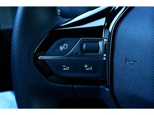 Peugeot e-2008 EV 156PK 54KWH GT AUTOMAAT / NAVI / ALCANTARA / CLIMA / PDC / 18"LMV / CAMERA / WARMTEPOMP / FULL... ActivLease financial lease