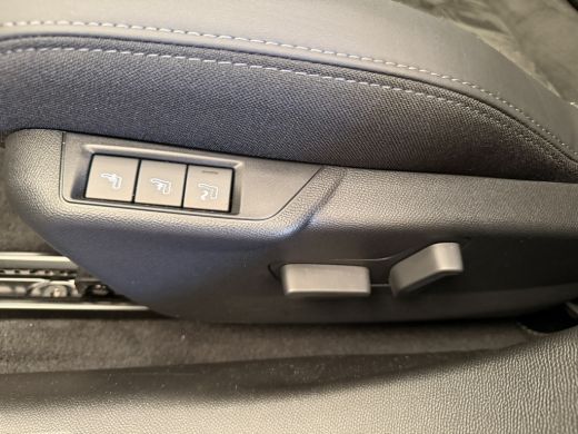 Peugeot e-2008 EV GT Avantage 54 kWh 8 Jaar Garantie | Warmtepomp | Alcantara | Adaptive Cruise | Stoelverwarmin... ActivLease financial lease