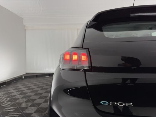 Peugeot e-208 EV Active Pack 50 kWh [ 3-Fase ] {SOH-90%} (INCL-BTW) Aut. *FULL-LED | DIGI-COCKPIT | MICROFIBRE ... ActivLease financial lease