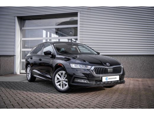 Skoda Octavia Combi 1.0 e-TSI Business Edition Plus | Elektrisch glazen panorama-dak | Trekhaak uitklapbaar | V... ActivLease financial lease