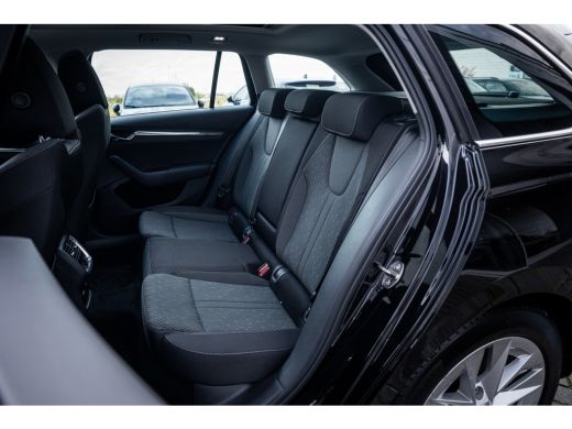 Skoda Octavia Combi 1.0 e-TSI Business Edition Plus | Elektrisch glazen panorama-dak | Trekhaak uitklapbaar | V... ActivLease financial lease