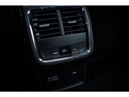 Skoda Octavia Combi 1.0 e-TSI Business Edition Plus | Elektrisch glazen panorama-dak | Trekhaak uitklapbaar | V... ActivLease financial lease