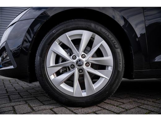 Skoda Octavia Combi 1.0 e-TSI Business Edition Plus | Elektrisch glazen panorama-dak | Trekhaak uitklapbaar | V... ActivLease financial lease