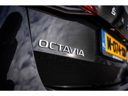 Skoda Octavia Combi 1.0 e-TSI Business Edition Plus | Elektrisch glazen panorama-dak | Trekhaak uitklapbaar | V... ActivLease financial lease