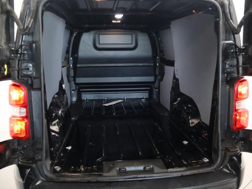 Toyota ProAce 2.0 D-4D 180 PK AUT. BLACK PLATINUM + LEDER STOELVERW. | CAMERA | TREKHAAK| NAVIGATIE | TREEPLANKEN ActivLease financial lease