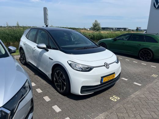 Volkswagen ID.3 First 58 kWh 204 pk | Parkeersensoren | Cruise control adaptief | Stoel/stuur verwarming | ActivLease financial lease