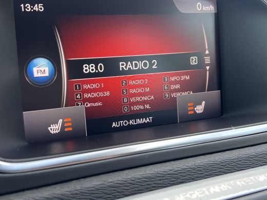 Volvo  V40 T2 Polar+ | Cruise control | Stoelverwarming | LED | 16'' Velgen | Parkeersensoren achter | Navig... ActivLease financial lease