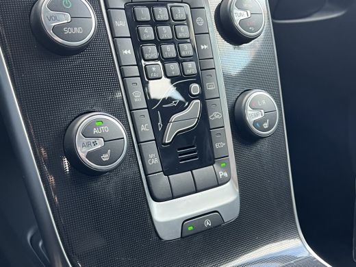Volvo  V40 T2 Polar+ | Cruise control | Stoelverwarming | LED | 16'' Velgen | Parkeersensoren achter | Navig... ActivLease financial lease