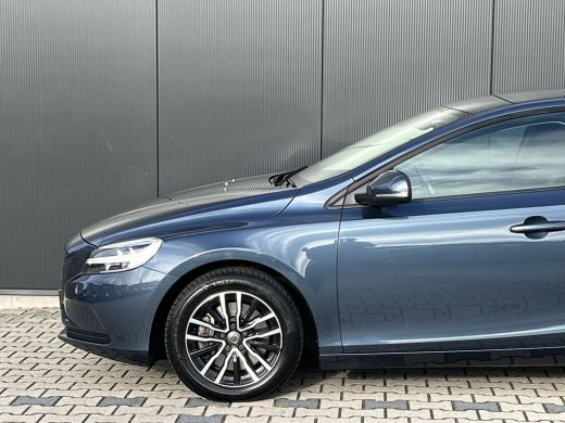 Volvo  V40 T2 Polar+ | Cruise control | Stoelverwarming | LED | 16'' Velgen | Parkeersensoren achter | Navig... ActivLease financial lease