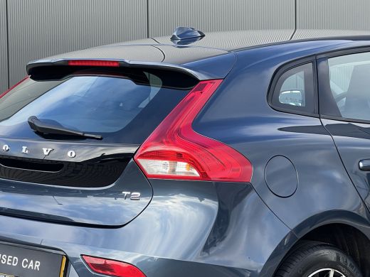 Volvo  V40 T2 Polar+ | Cruise control | Stoelverwarming | LED | 16'' Velgen | Parkeersensoren achter | Navig... ActivLease financial lease