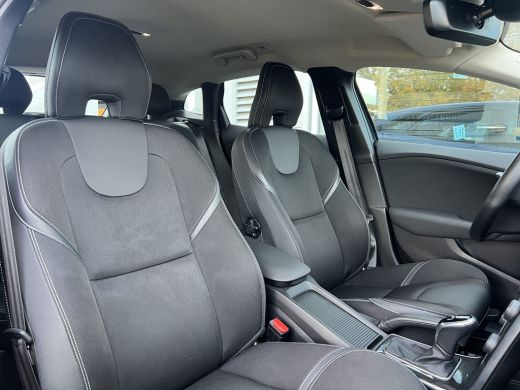 Volvo  V40 T2 Polar+ | Cruise control | Stoelverwarming | LED | 16'' Velgen | Parkeersensoren achter | Navig... ActivLease financial lease