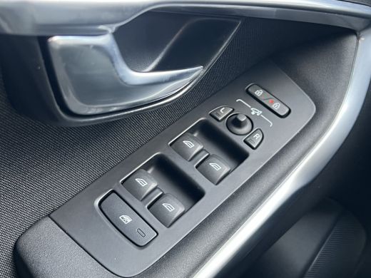 Volvo  V40 T2 Polar+ | Cruise control | Stoelverwarming | LED | 16'' Velgen | Parkeersensoren achter | Navig... ActivLease financial lease