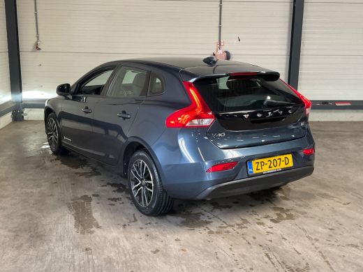 Volvo  V40 T2 Polar+ | Cruise control | Stoelverwarming | LED | 16'' Velgen | Parkeersensoren achter | Navig... ActivLease financial lease