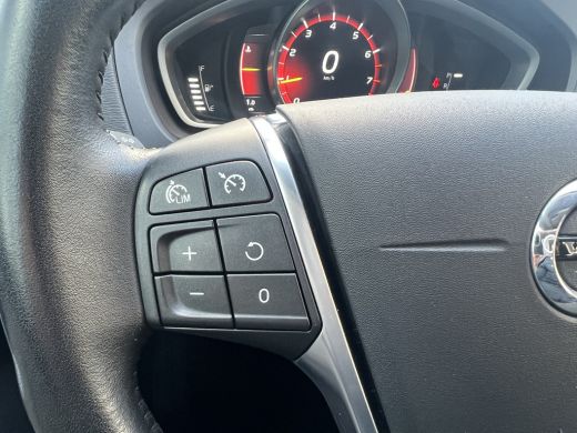 Volvo  V40 T2 Polar+ | Cruise control | Stoelverwarming | LED | 16'' Velgen | Parkeersensoren achter | Navig... ActivLease financial lease