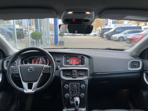 Volvo  V40 T2 Polar+ | Cruise control | Stoelverwarming | LED | 16'' Velgen | Parkeersensoren achter | Navig... ActivLease financial lease