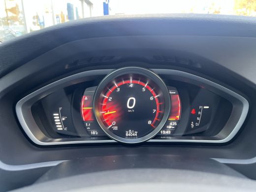 Volvo  V40 T2 Polar+ | Cruise control | Stoelverwarming | LED | 16'' Velgen | Parkeersensoren achter | Navig... ActivLease financial lease
