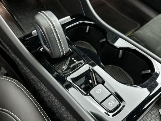 Volvo  XC40 T5 Recharge R-Design | 19" | Leder/Nubuck | Panoramadak | Trekhaak | Adaptieve cruise | Stoel/stu... ActivLease financial lease