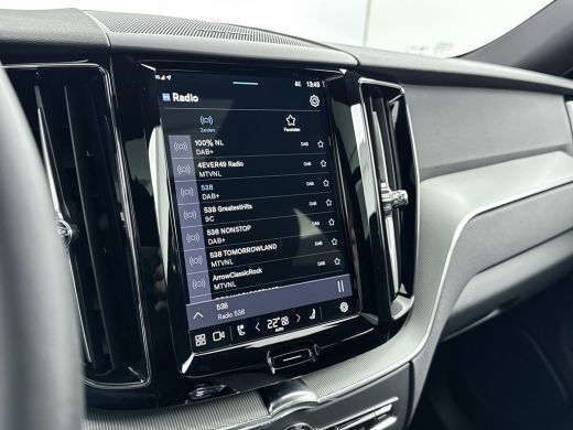 Volvo  XC60 T6 Recharge Plus Black Edition | 21" | 360 Camera | Trekhaak | Harman Kardon | Full LED | Sportst... ActivLease financial lease