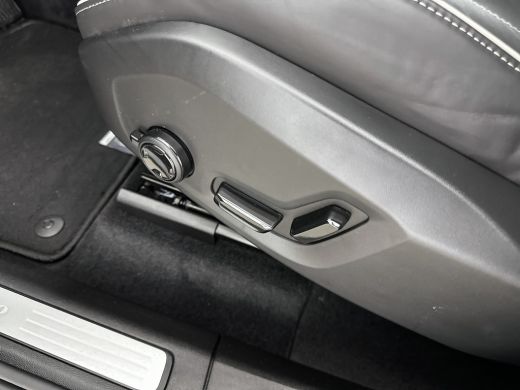 Volvo  XC60 T6 Recharge Plus Black Edition | 21" | 360 Camera | Trekhaak | Harman Kardon | Full LED | Sportst... ActivLease financial lease