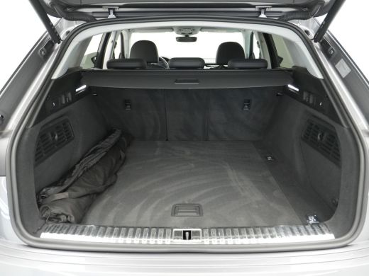 Audi e-tron 55 quattro 408pk S-Line edition 95 kWh Navigatie Camera Stoelverwarming Head up Acc 4 ActivLease financial lease