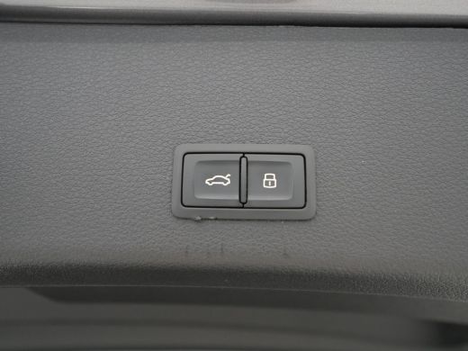 Audi e-tron 55 quattro 408pk S-Line edition 95 kWh Navigatie Camera Stoelverwarming Head up Acc 4 ActivLease financial lease