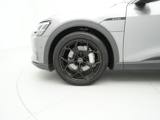 Audi e-tron 55 quattro 408pk S-Line edition 95 kWh Navigatie Camera Stoelverwarming Head up Acc 4 ActivLease financial lease