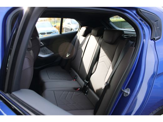 BMW 1 Serie 120 M Sport Automaat / Sportstoelen / Achteruitrijcamera / M Adaptief onderstel / Stoelverwarming ActivLease financial lease