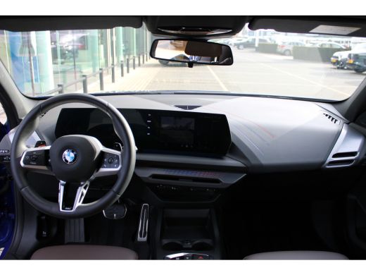 BMW 1 Serie 120 M Sport Automaat / Sportstoelen / Achteruitrijcamera / M Adaptief onderstel / Stoelverwarming ActivLease financial lease