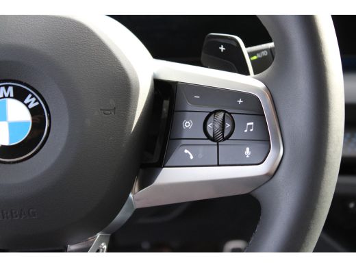 BMW 1 Serie 120 M Sport Automaat / Sportstoelen / Achteruitrijcamera / M Adaptief onderstel / Stoelverwarming ActivLease financial lease