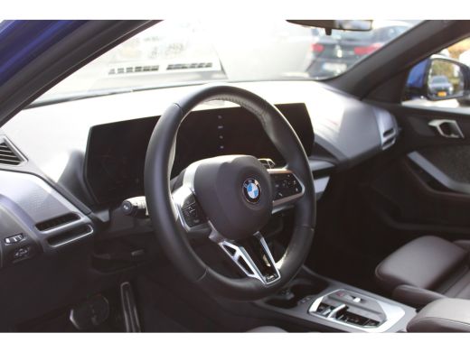 BMW 1 Serie 120 M Sport Automaat / Sportstoelen / Achteruitrijcamera / M Adaptief onderstel / Stoelverwarming ActivLease financial lease