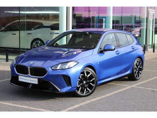 BMW 1 Serie 120 M Sport Automaat / Sportstoelen / Achteruitrijcamera / M Adaptief onderstel / Stoelverwarming ActivLease financial lease
