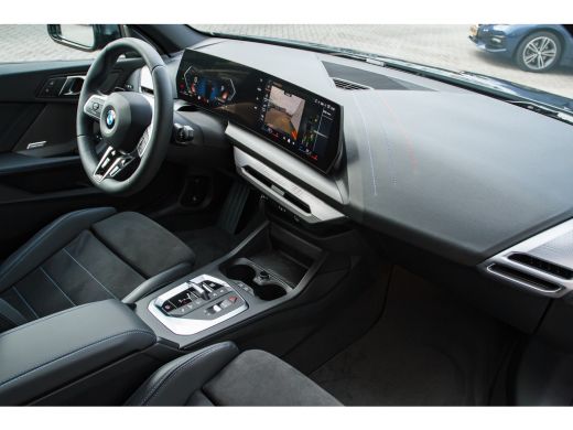 BMW 2 Serie 220 M Sport Automaat / Trekhaak / Sportstoelen / M Adaptief onderstel / Achteruitrijcamera / Comf... ActivLease financial lease