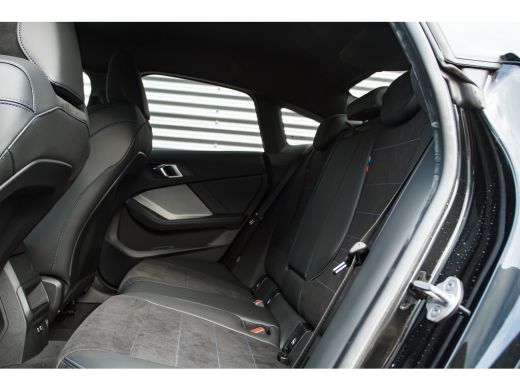 BMW 2 Serie 220 M Sport Automaat / Trekhaak / Sportstoelen / M Adaptief onderstel / Achteruitrijcamera / Comf... ActivLease financial lease