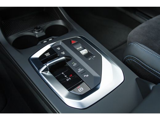 BMW 2 Serie 220 M Sport Automaat / Trekhaak / Sportstoelen / M Adaptief onderstel / Achteruitrijcamera / Comf... ActivLease financial lease