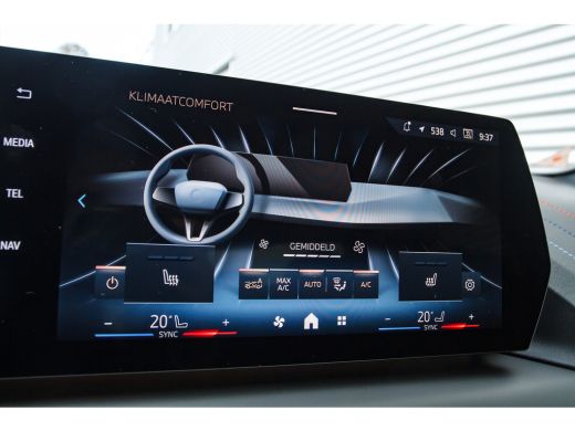 BMW 2 Serie 220 M Sport Automaat / Trekhaak / Sportstoelen / M Adaptief onderstel / Achteruitrijcamera / Comf... ActivLease financial lease