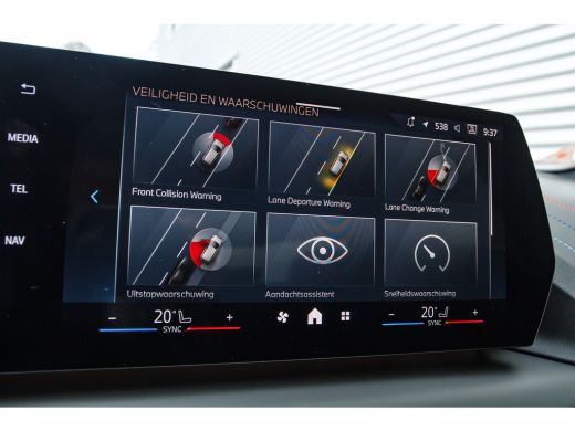 BMW 2 Serie 220 M Sport Automaat / Trekhaak / Sportstoelen / M Adaptief onderstel / Achteruitrijcamera / Comf... ActivLease financial lease