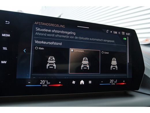 BMW 2 Serie 220 M Sport Automaat / Trekhaak / Sportstoelen / M Adaptief onderstel / Achteruitrijcamera / Comf... ActivLease financial lease