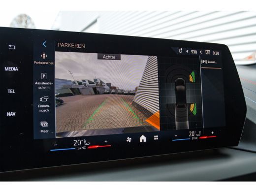 BMW 2 Serie 220 M Sport Automaat / Trekhaak / Sportstoelen / M Adaptief onderstel / Achteruitrijcamera / Comf... ActivLease financial lease