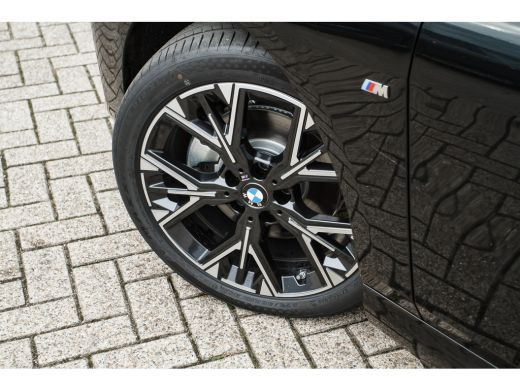 BMW 2 Serie 220 M Sport Automaat / Trekhaak / Sportstoelen / M Adaptief onderstel / Achteruitrijcamera / Comf... ActivLease financial lease