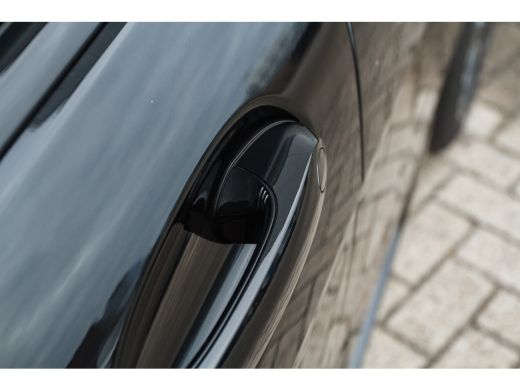 BMW 2 Serie 220 M Sport Automaat / Trekhaak / Sportstoelen / M Adaptief onderstel / Achteruitrijcamera / Comf... ActivLease financial lease