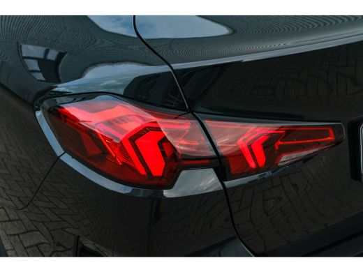 BMW 2 Serie 220 M Sport Automaat / Trekhaak / Sportstoelen / M Adaptief onderstel / Achteruitrijcamera / Comf... ActivLease financial lease