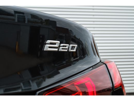 BMW 2 Serie 220 M Sport Automaat / Trekhaak / Sportstoelen / M Adaptief onderstel / Achteruitrijcamera / Comf... ActivLease financial lease