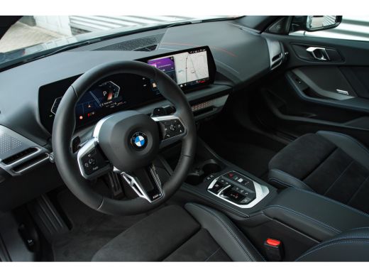 BMW 2 Serie 220 M Sport Automaat / Trekhaak / Sportstoelen / M Adaptief onderstel / Achteruitrijcamera / Comf... ActivLease financial lease