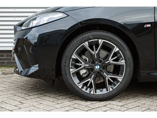 BMW 2 Serie 220 M Sport Automaat / Trekhaak / Sportstoelen / M Adaptief onderstel / Achteruitrijcamera / Comf... ActivLease financial lease