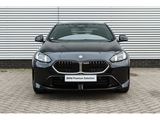 BMW 2 Serie 220 M Sport Automaat / Trekhaak / Sportstoelen / M Adaptief onderstel / Achteruitrijcamera / Comf... ActivLease financial lease